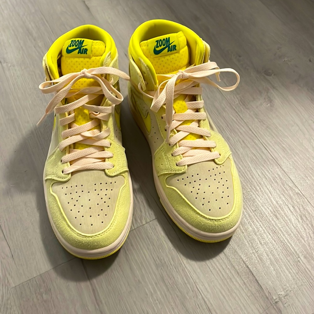 AIR JORDAN WOMENS 1 ZOOM CMFT 2 'CITRON TINT/DYNAMIC YELLOW'
